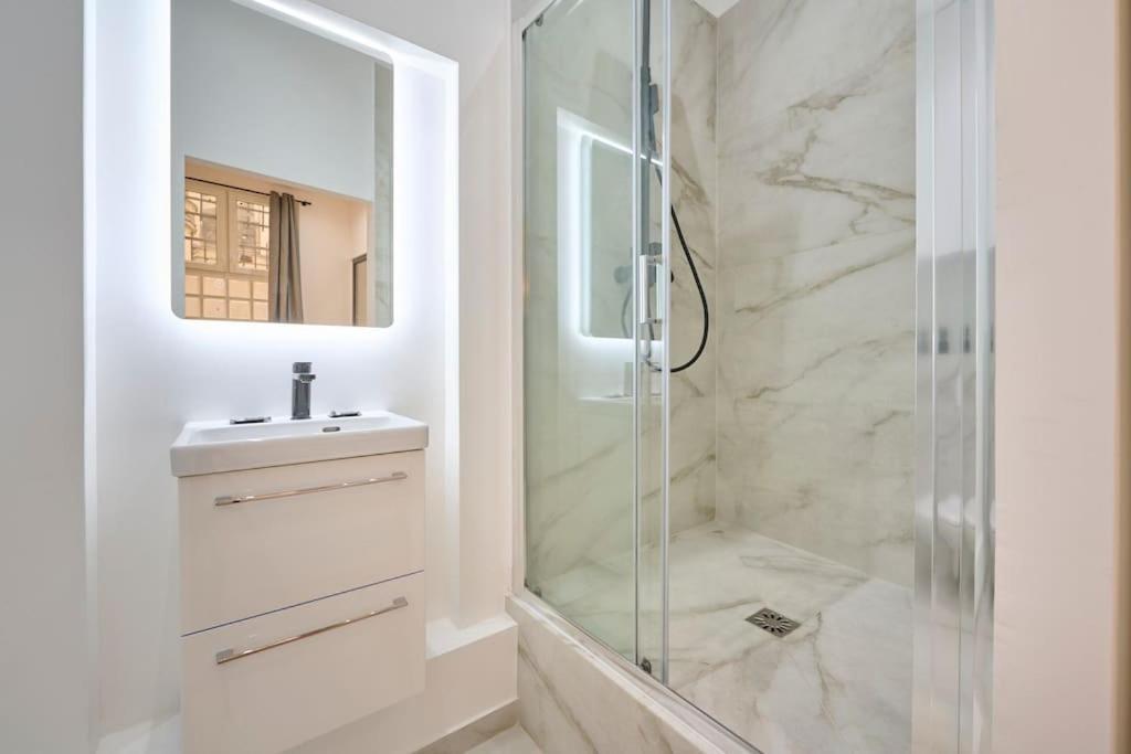 Marais - Modern Apartment Париж Екстер'єр фото